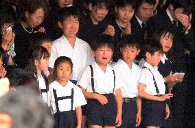 Children bid farewell to Rena killed at Osaka school